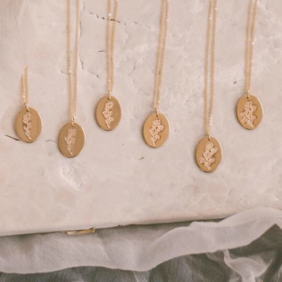 Bohemian Floral Family Minimalist Gold Necklace - Picture 7 of 16